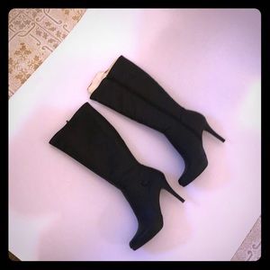 Knee high Fioni black boots with button detail - 9